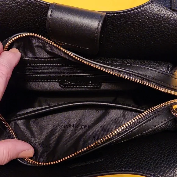 Calvin Klein handbag - Picture 6 of 9